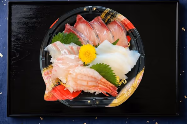 地魚丼 - 金沢港直送の新鮮な地魚をたっぷり使った海鮮丼