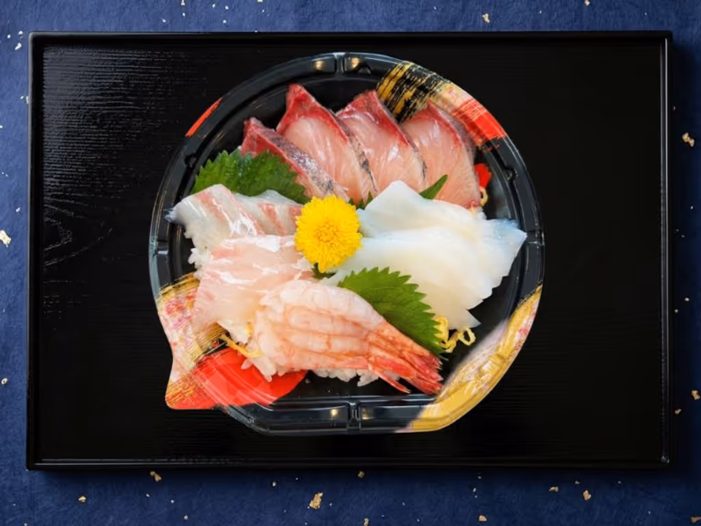 地魚丼 - 金沢港直送の新鮮な地魚をたっぷり使った海鮮丼