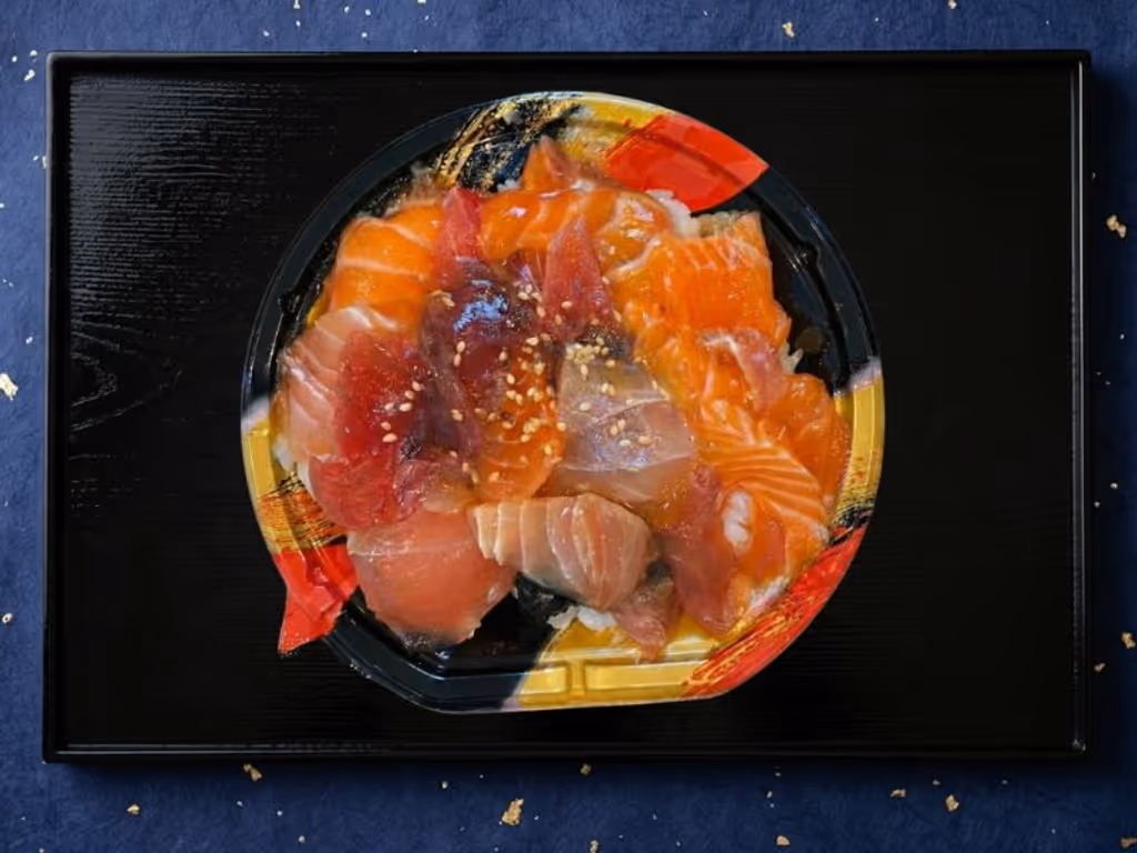 海鮮ポキ丼 - 特製ダレとゴマ油が香るハワイ風海鮮丼