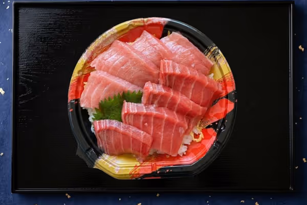 まぐろガッツリ丼 - 赤身・中トロ・大トロを豪快に盛り付けたマグロ尽くし丼