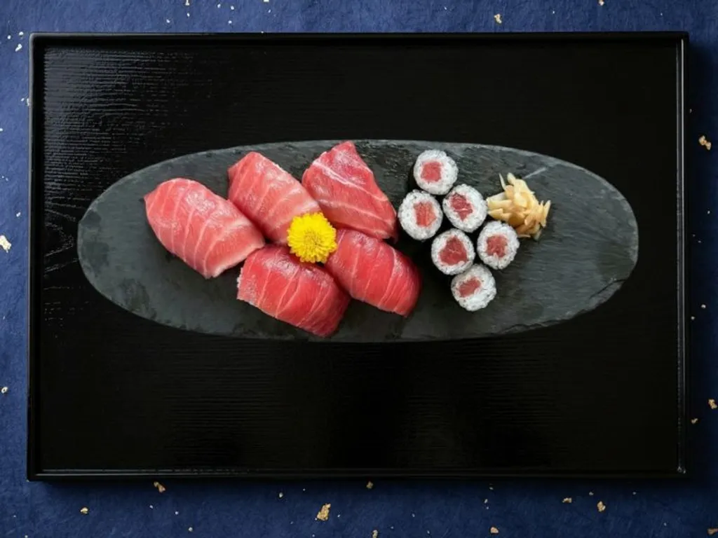 お寿司まぐろ尽くし - 赤身・中トロ・大トロなどマグロの部位を食べ比べ