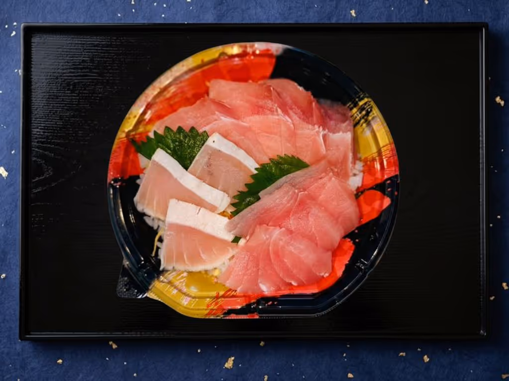 さわら三昧 - 旬の鰆の炙りと刺身を贅沢に盛り合わせた海鮮丼