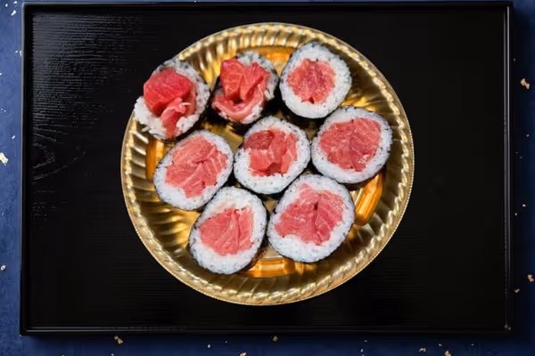 贅沢生本まぐろ太巻き - 生本マグロを惜しみなく使用した極上の太巻き
