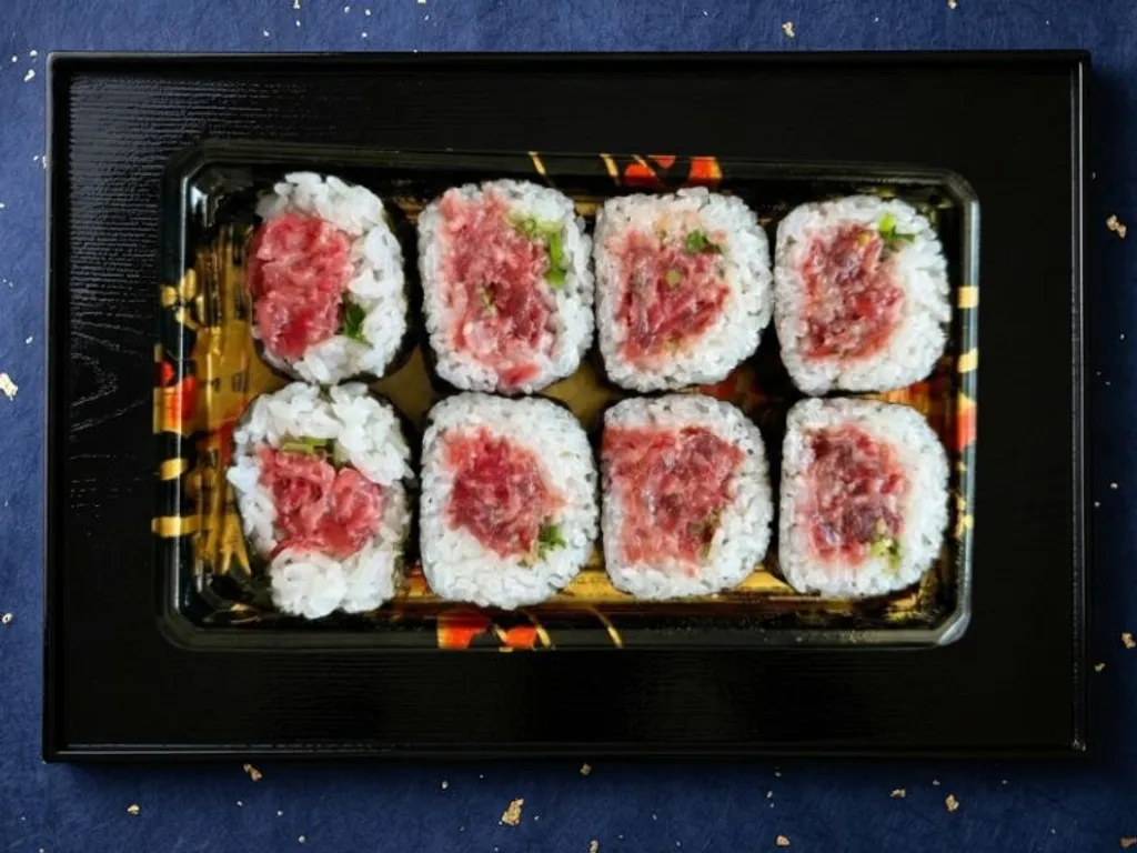 贅沢ネギトロ太巻き - ネギトロをたっぷり詰め込んだ満足感のある太巻き