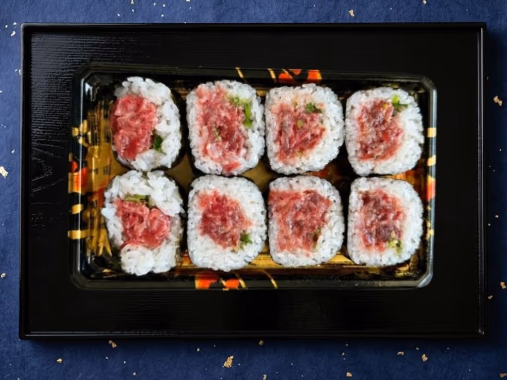 贅沢ネギトロ太巻き - ネギトロをたっぷり詰め込んだ満足感のある太巻き