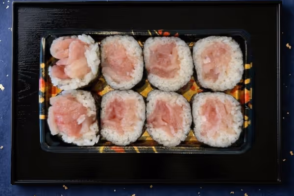 贅沢トロびんちょう鮪太巻き - 脂の乗ったトロびんちょうマグロを贅沢に使用